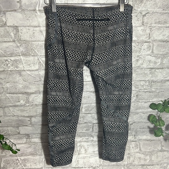 Nike Dri-Fit Capri Leggings Women’s Size S Front&Back Reflector Strips‎ - Picture 2 of 8